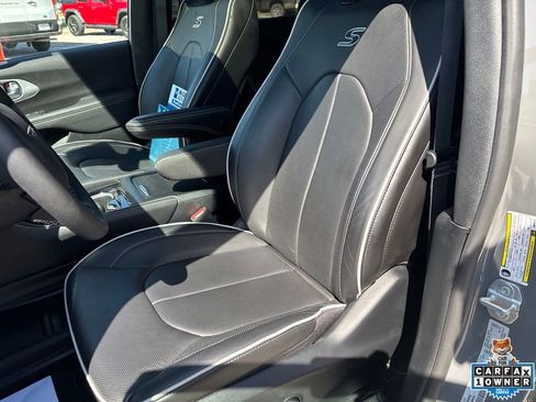 Used 2025 Chrysler Pacifica Limited AWD/4WD image 50