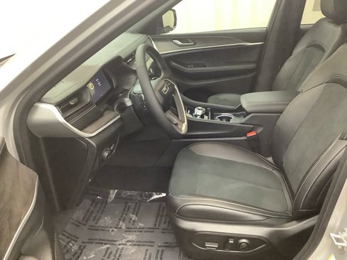 New 2026 Jeep Grand Cherokee Altitude AWD/4WD image 14