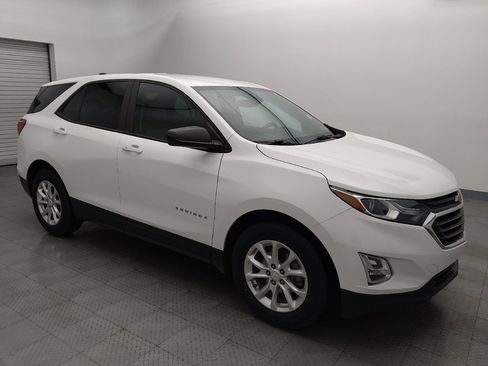 Used 2020 Chevrolet Equinox LS w/ LS Convenience Package FWD image 11
