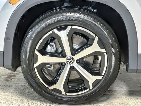 New 2026 Volkswagen Tiguan SE image 24