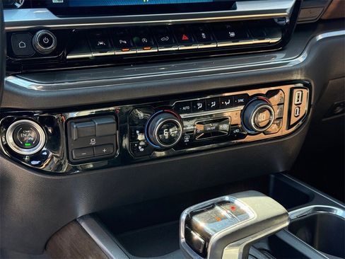 Used 2023 Chevrolet Silverado 1500 High Country w/ Technology Package image 18