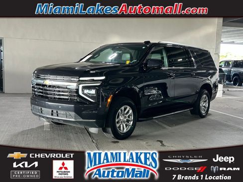 Used 2025 Chevrolet Suburban LT image 1