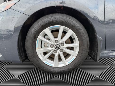 Used 2025 Toyota Camry LE image 9