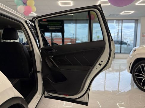 Used 2024 Volkswagen Tiguan SE image 39