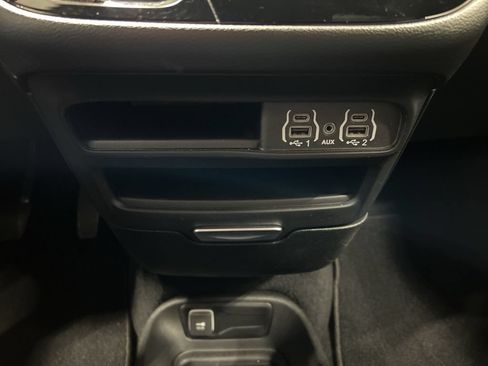 Used 2025 Chrysler Pacifica Select FWD image 24