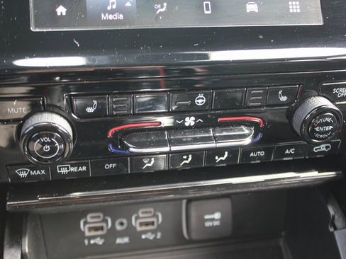 Used 2023 Jeep Grand Cherokee Altitude image 10