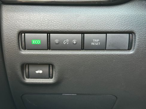 Used 2022 Nissan Sentra SV FWD image 16