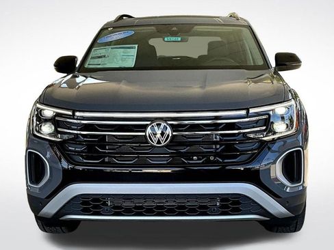 New 2026 Volkswagen Atlas Peak Edition image 2