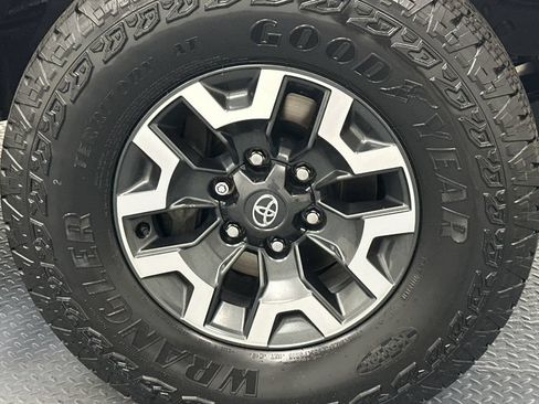 Certified 2023 Toyota Tacoma TRD Off-Road w/ Technology Package AWD/4WD image 19