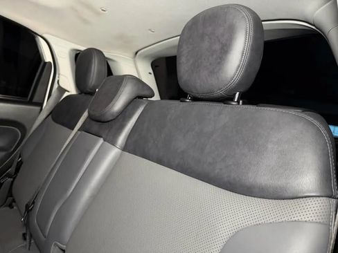 Used 2017 FIAT 500L Trekking w/ Dual-Pane Sunroof Package FWD image 16