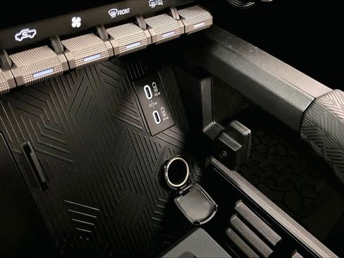 Used 2025 Toyota Tacoma TRD Pro image 32