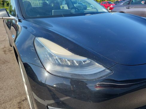 Used 2018 Tesla Model 3 Long Range RWD image 3