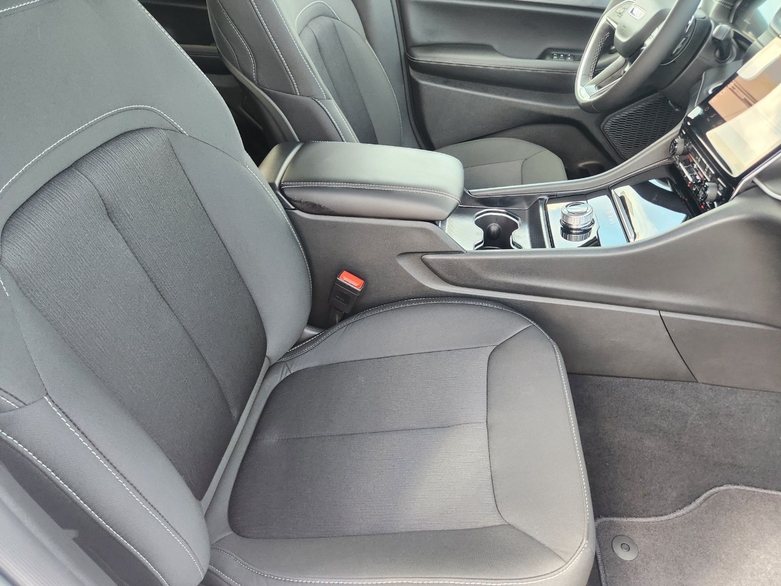 New 2027 Jeep Grand Cherokee Laredo X RWD image 14