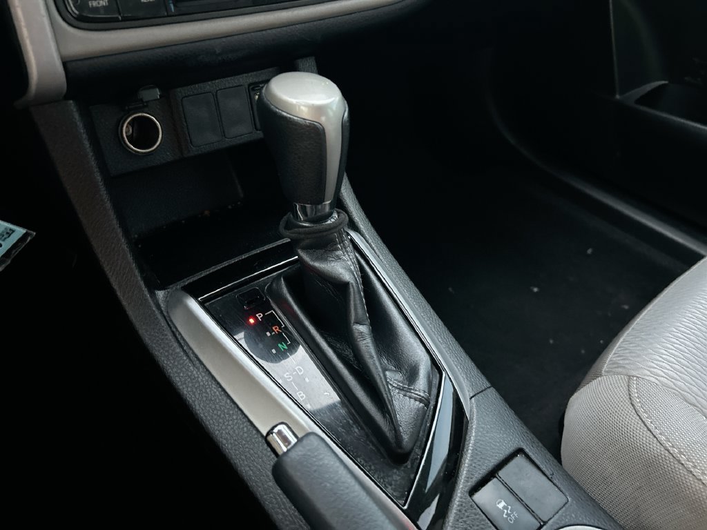 Used 2018 Toyota Corolla LE FWD image 24