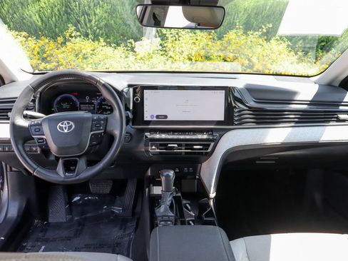 Used 2025 Toyota Camry XLE FWD image 28