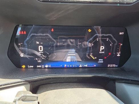 Used 2024 Chevrolet Colorado ZR2 w/ LPO, Sports Bar Package AWD/4WD image 9