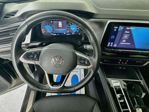 Used 2025 Volkswagen Atlas Cross Sport SE FWD image 12