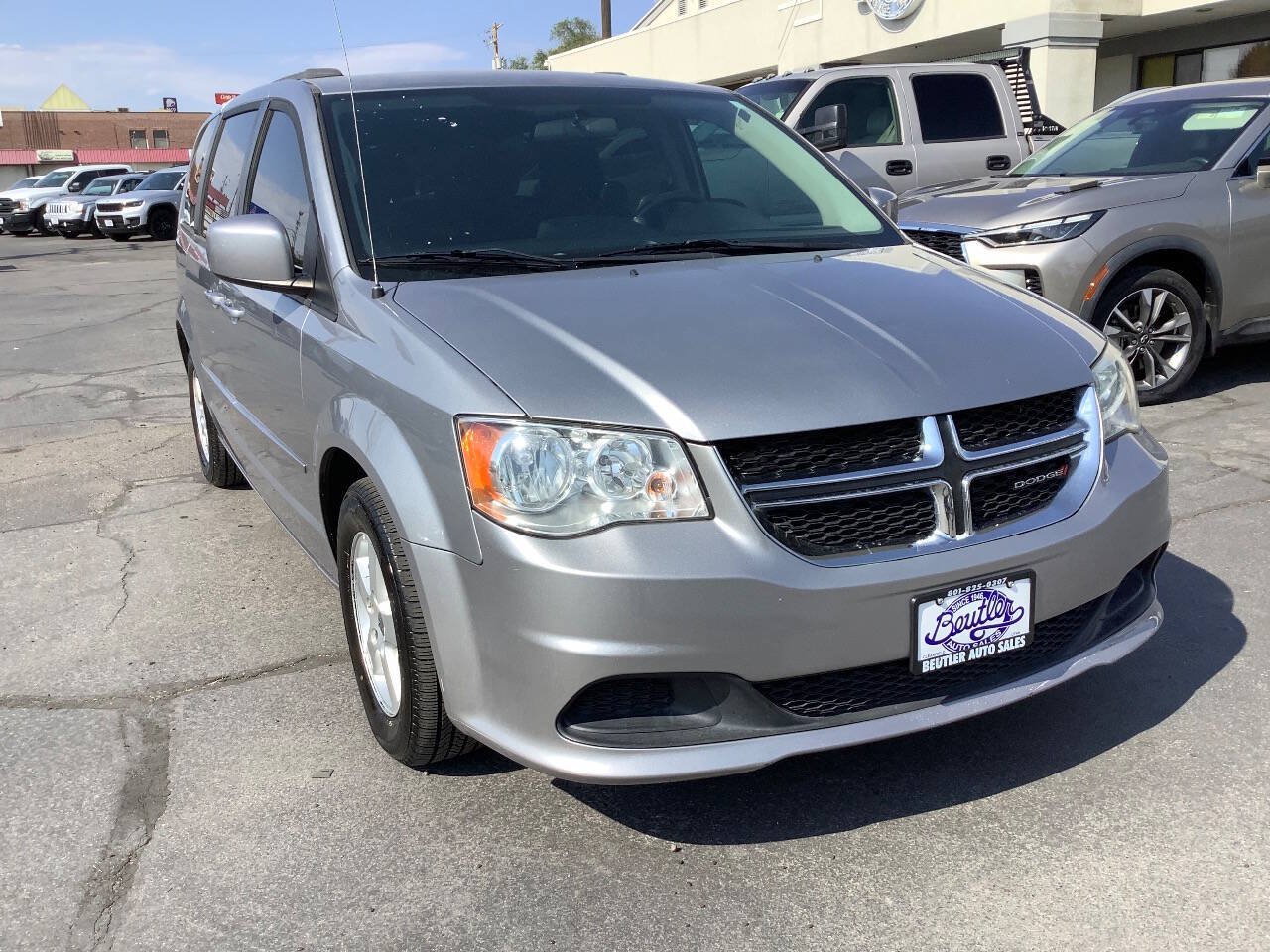 Used 2013 Dodge Grand Caravan SXT FWD image 3