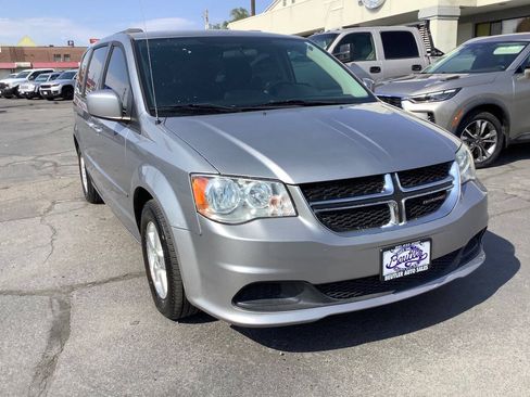 Used 2013 Dodge Grand Caravan SXT FWD image 3