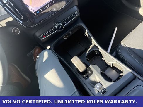 Certified 2025 Volvo XC40 B5 Core image 25