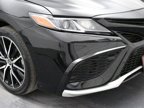 Used 2024 Toyota Camry SE image 14