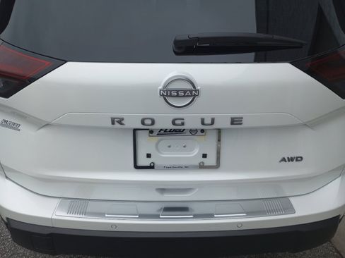 Used 2026 Nissan Rogue SV w/ Cold Weather Package AWD/4WD image 14