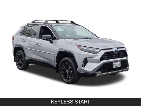 Used 2022 Toyota RAV4 XSE AWD/4WD image 2