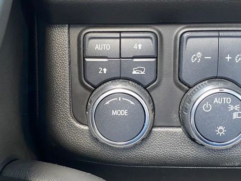 Used 2024 Chevrolet Tahoe 4WD image 25