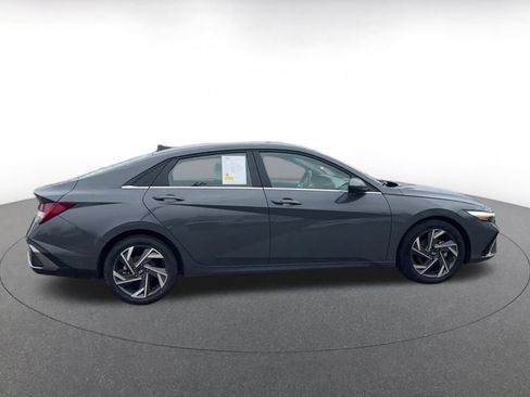 Used 2025 Hyundai Elantra SEL image 16