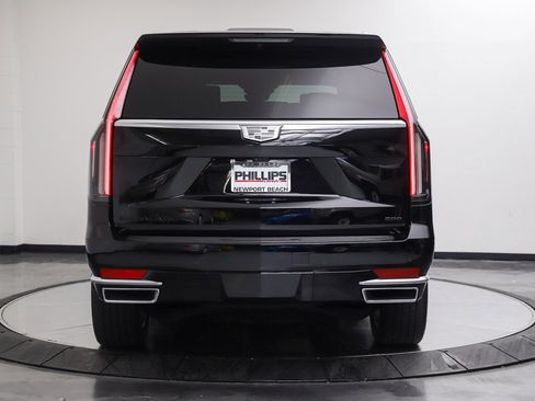 Used 2021 Cadillac Escalade Premium Luxury AWD/4WD image 4