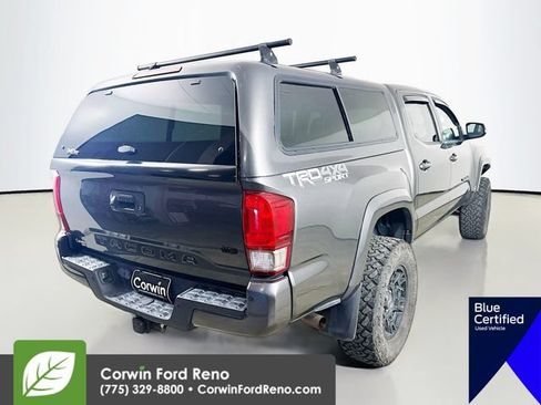 Used 2017 Toyota Tacoma TRD Sport AWD/4WD image 9