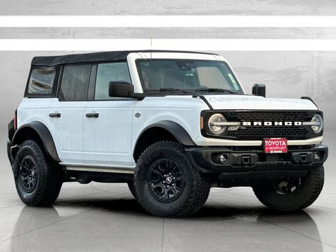 Used 2023 Ford Bronco Wildtrak image 2