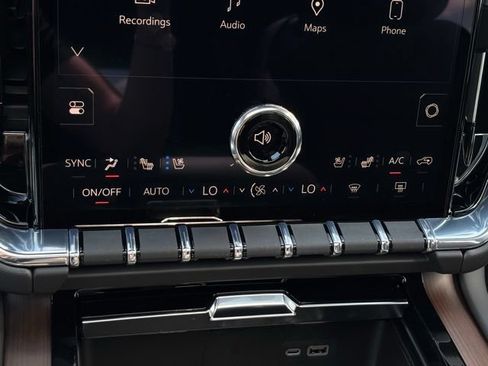 New 2026 GMC Yukon Denali w/ Denali Reserve Package AWD/4WD image 32
