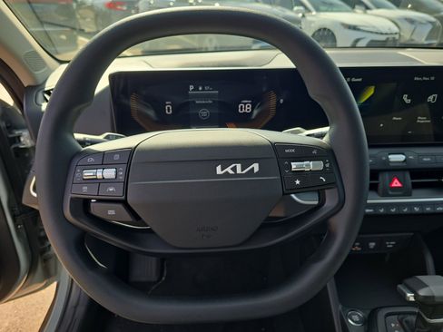 New 2025 Kia K4 LXS image 30