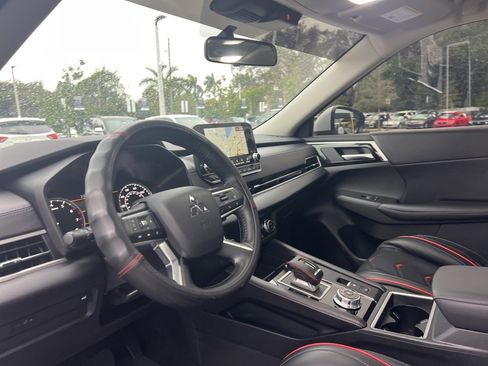 Used 2024 Mitsubishi Outlander FWD image 30