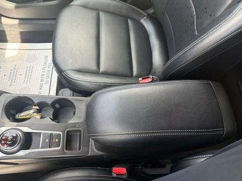 Used 2025 Ford Escape Platinum AWD/4WD image 25