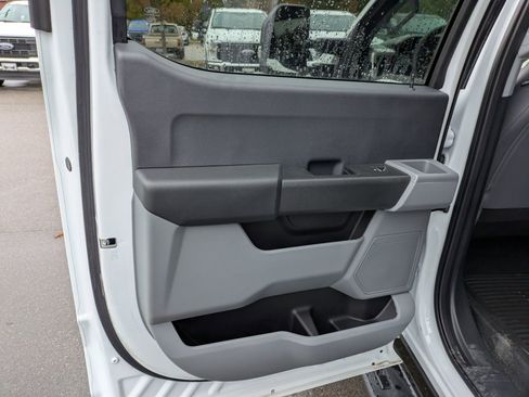 New 2025 Ford F550 4x4 Crew Cab image 28