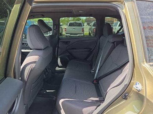 Used 2025 Subaru Forester Premium AWD/4WD image 11
