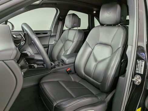Certified 2025 Porsche Macan AWD/4WD image 5