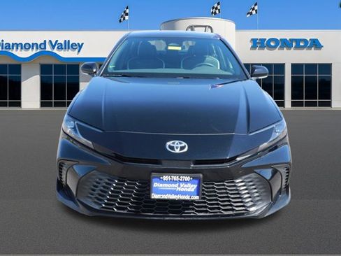 Used 2025 Toyota Camry SE image 2