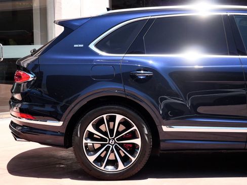 Used 2022 Bentley Bentayga AWD/4WD image 25