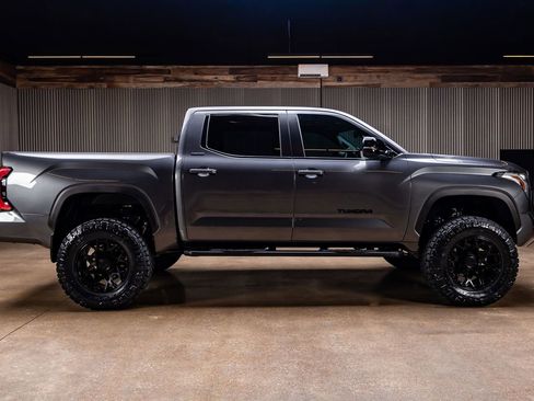 Used 2026 Toyota Tundra Limited AWD/4WD image 11