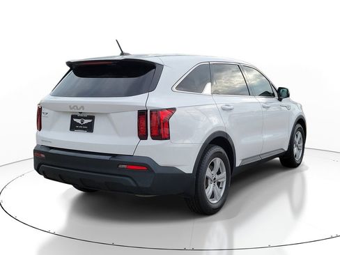 Used 2023 Kia Sorento LX FWD image 4