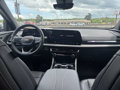 New 2026 Chevrolet Traverse LT w/ Sun and Wheel Package FWD image 13