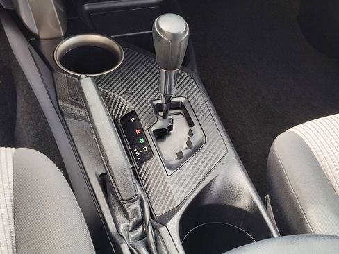 Used 2015 Toyota RAV4 LE image 19