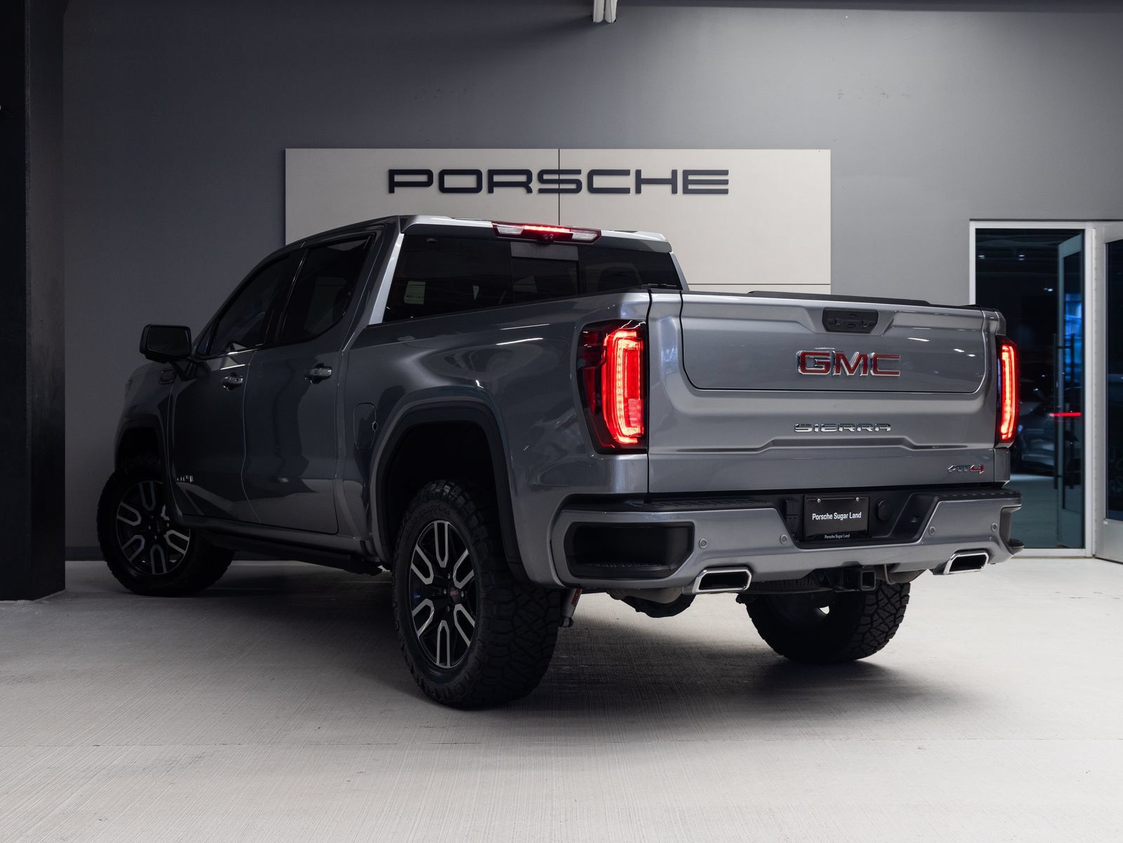 Used 2023 GMC Sierra 1500 AT4 w/ Technology Package AWD/4WD image 3