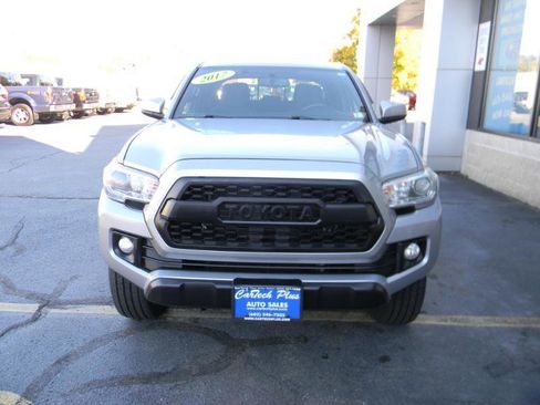 Used 2017 Toyota Tacoma TRD Off-Road w/ Tow Package (A/T) image 3