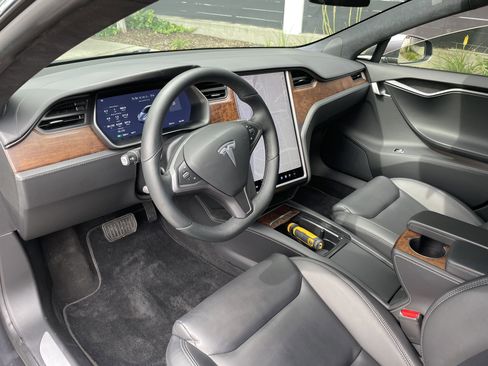 Used 2021 Tesla Model S Long Range Plus image 16