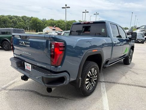 Used 2025 GMC Sierra 3500 Denali Ultimate AWD/4WD image 7