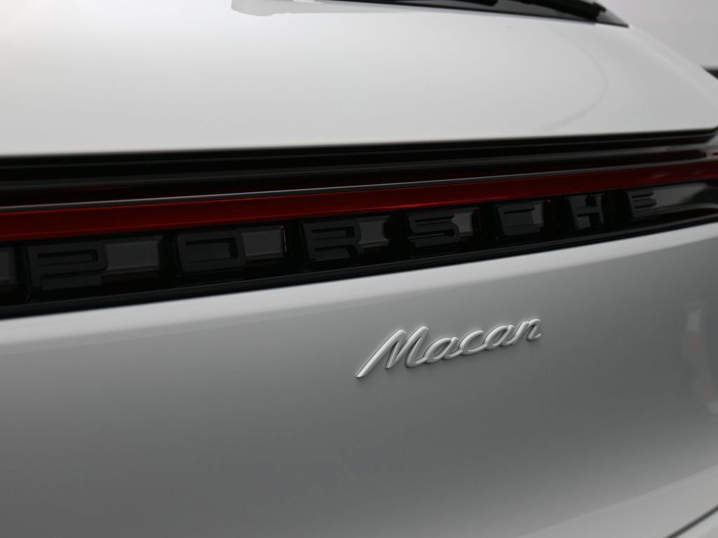 Certified 2026 Porsche Macan AWD/4WD image 14